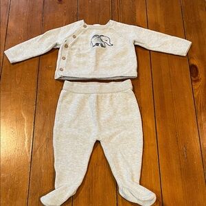 NWOT Carter’s 2-Piece Grey Elephant Sweater & Footed Pant Set Size 6 Months